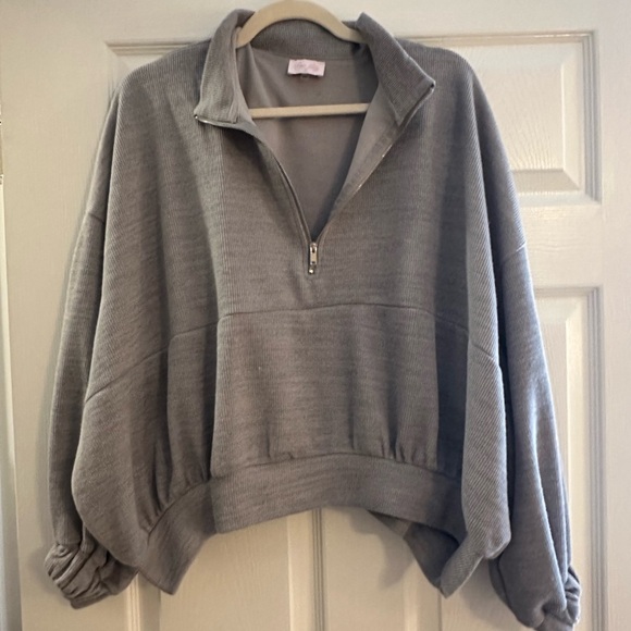 NWOT Oversized Cropped Gray Pullover Top - Picture 1 of 5